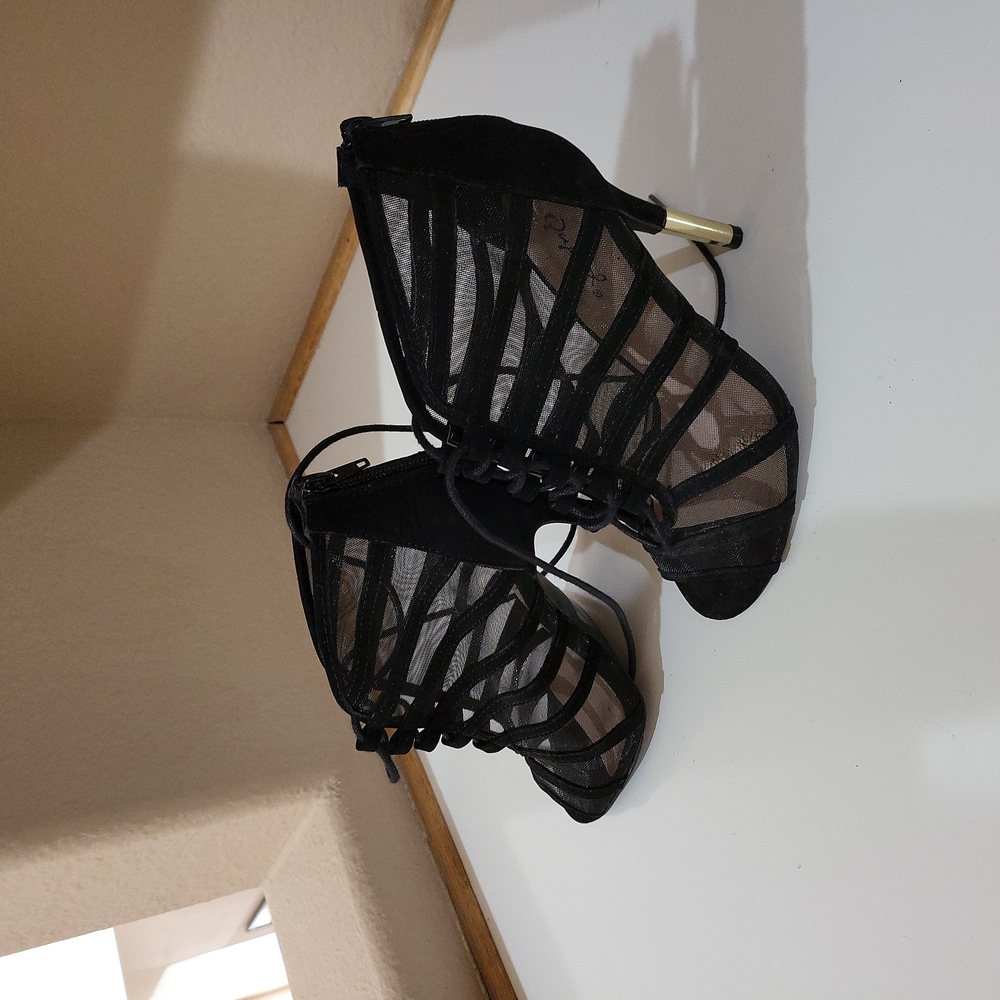Shoes - Picture 2 of 4
